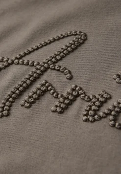 Shirt mit Wording-Stickerei