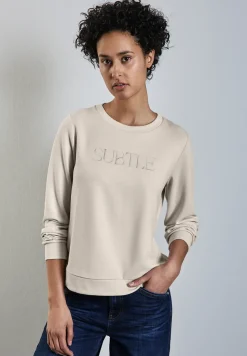 Shirt mit Wording-Stickerei