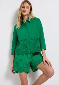 Shorts mit Stickerei