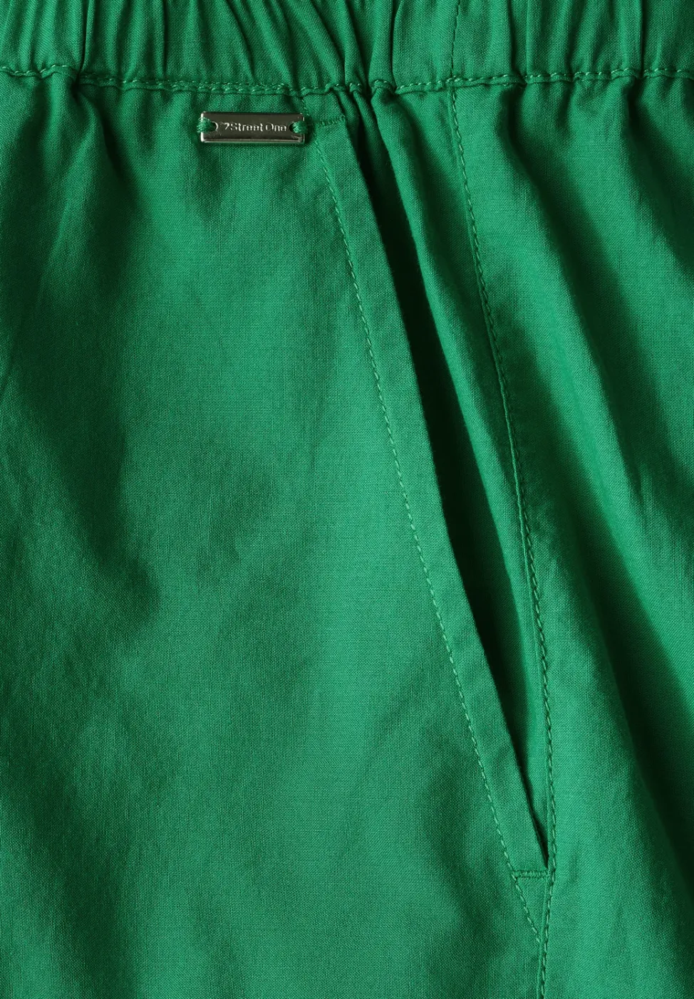Shorts mit Stickerei
