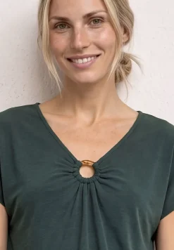 Silk-Look Shirt mit V-Neck und Deko-Detail