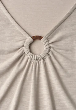 Silk-Look Shirt mit V-Neck und Deko-Detail