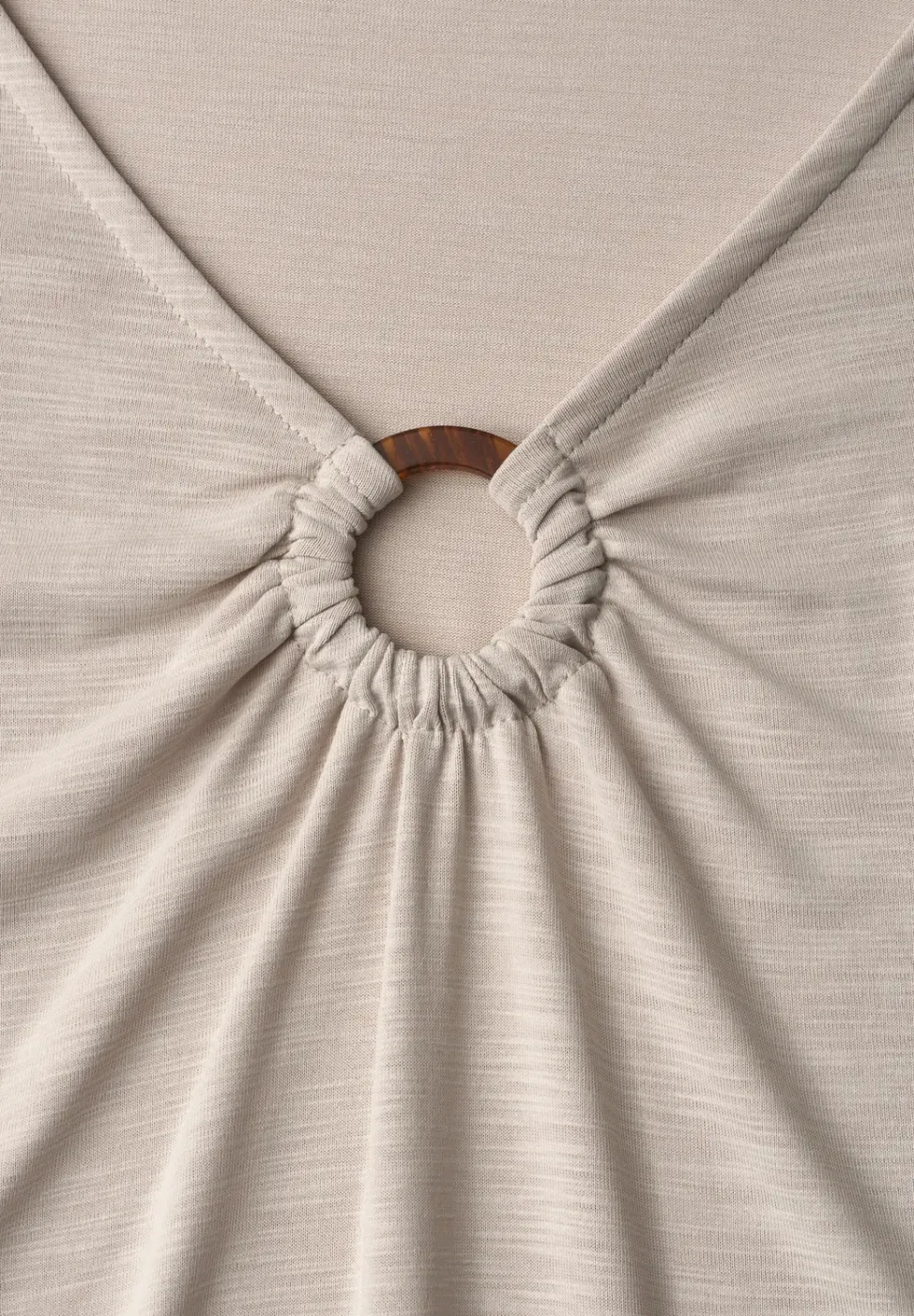 Silk-Look Shirt mit V-Neck und Deko-Detail