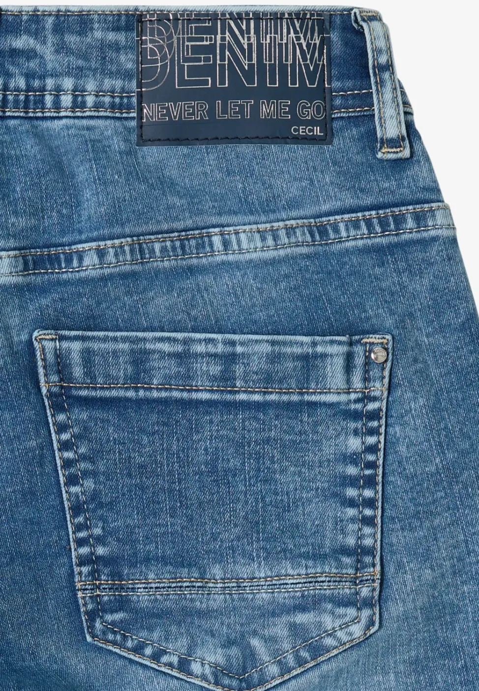Slim Fit Jeans mit Detail