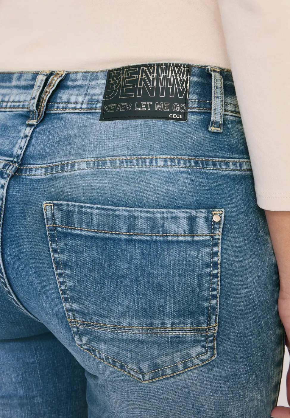 Slim Fit Jeans mit Detail