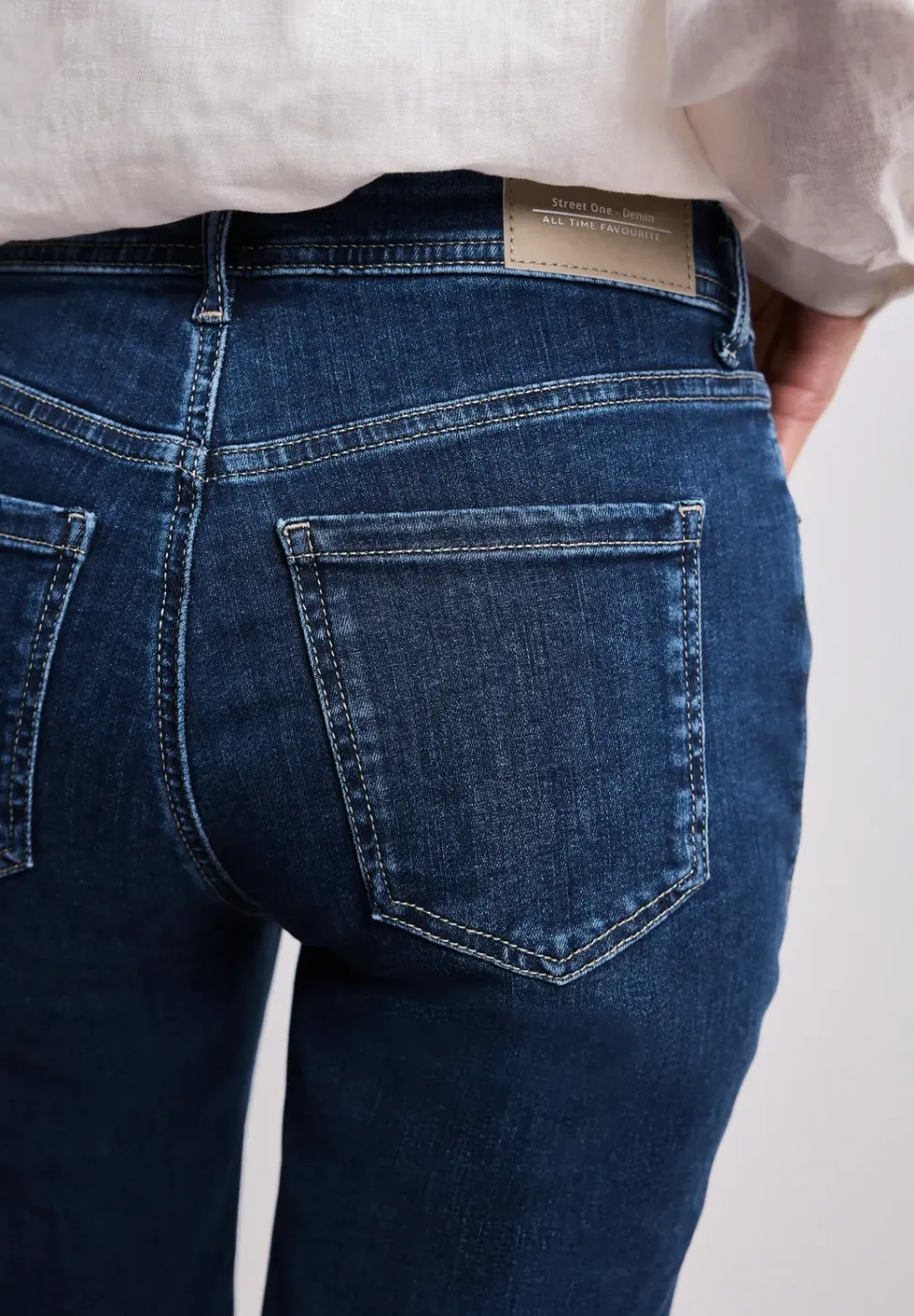 Slim Leg Bermuda mit Turn-Up-Detail