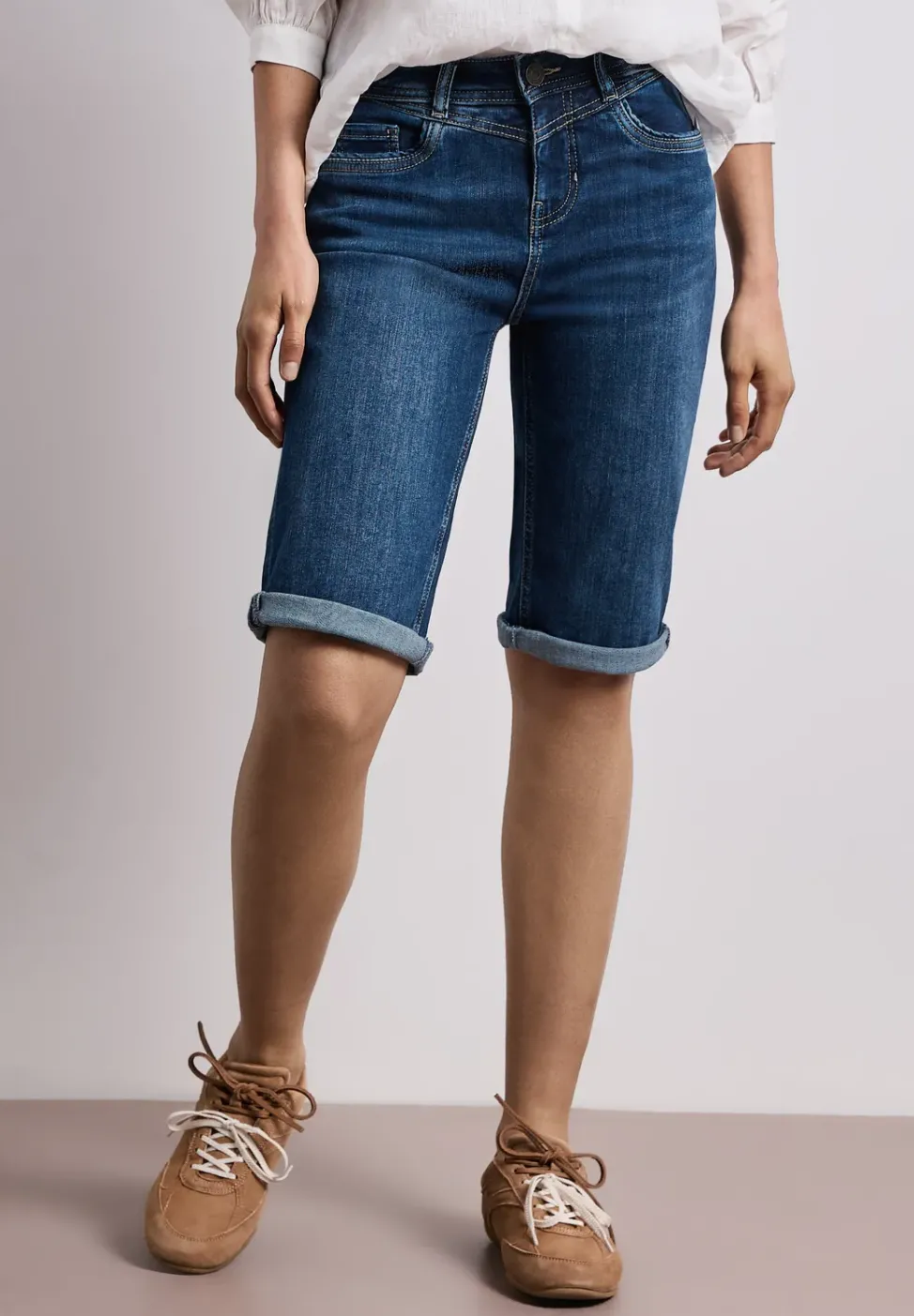 Slim Leg Bermuda mit Turn-Up-Detail