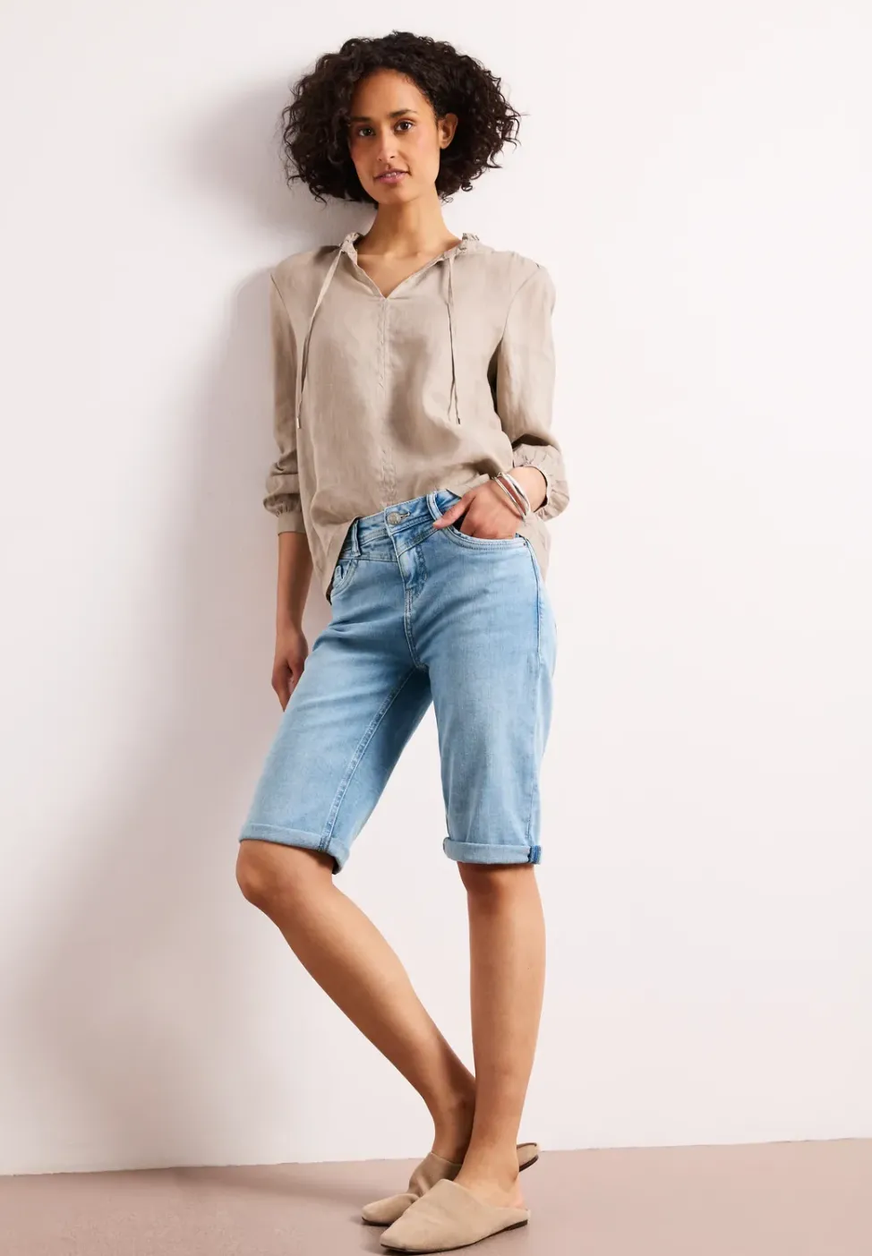 Slim Leg Bermuda mit Turn-Up-Detail