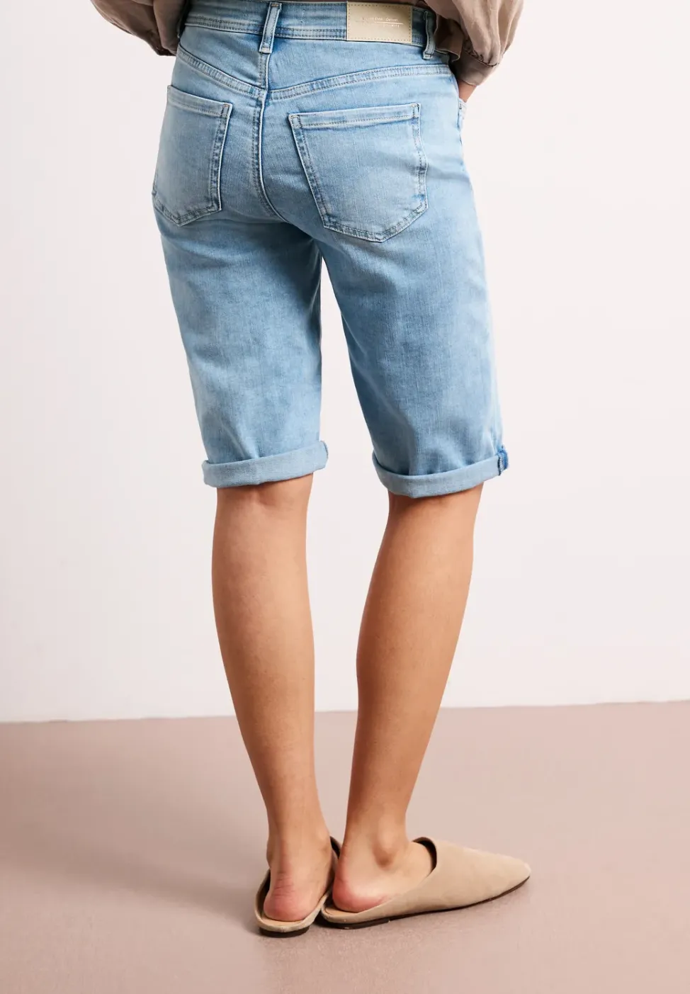 Slim Leg Bermuda mit Turn-Up-Detail