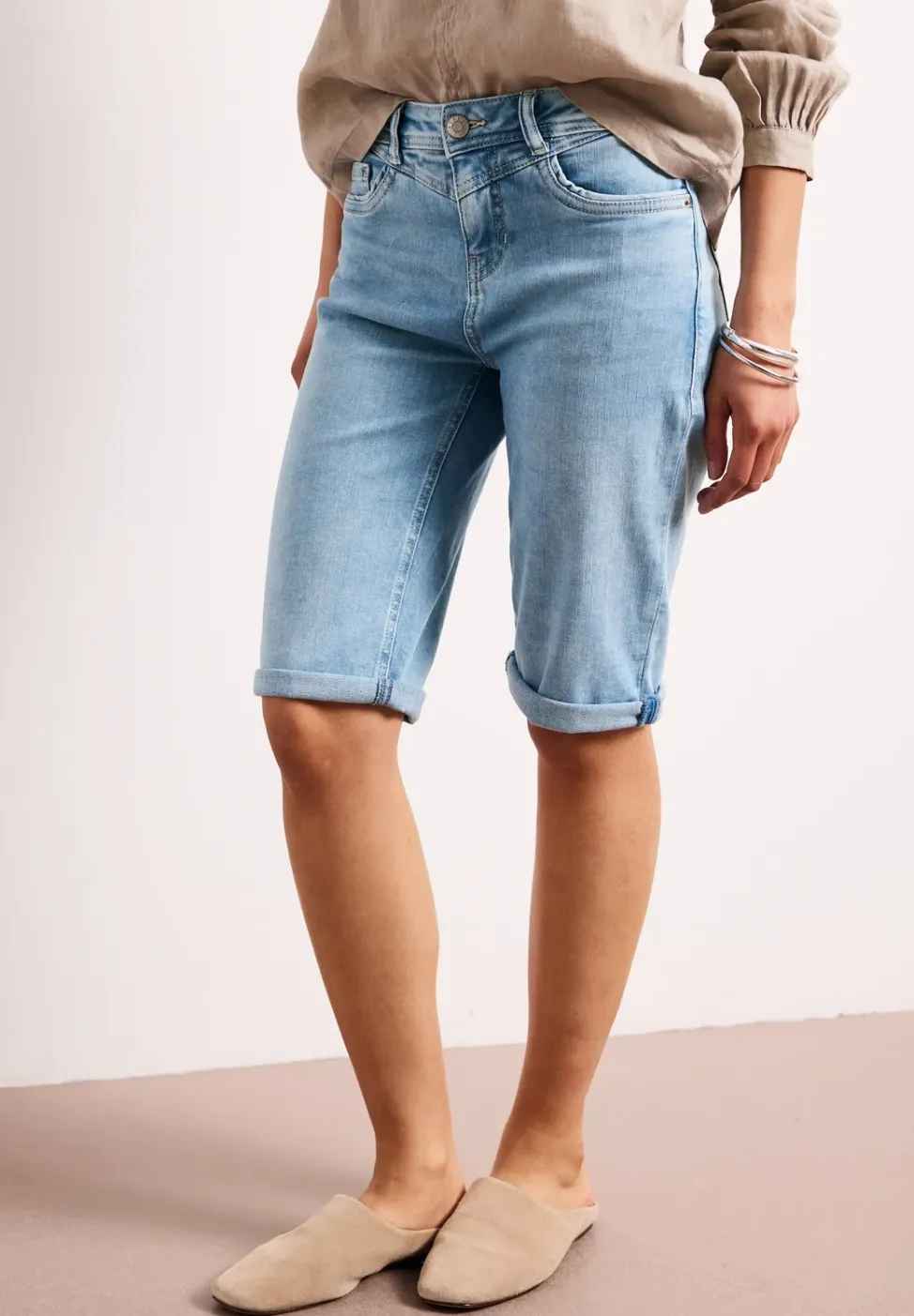 Slim Leg Bermuda mit Turn-Up-Detail