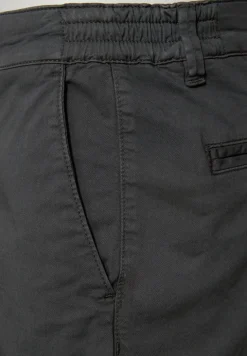 Slim Leg Chino mit Stretchbund