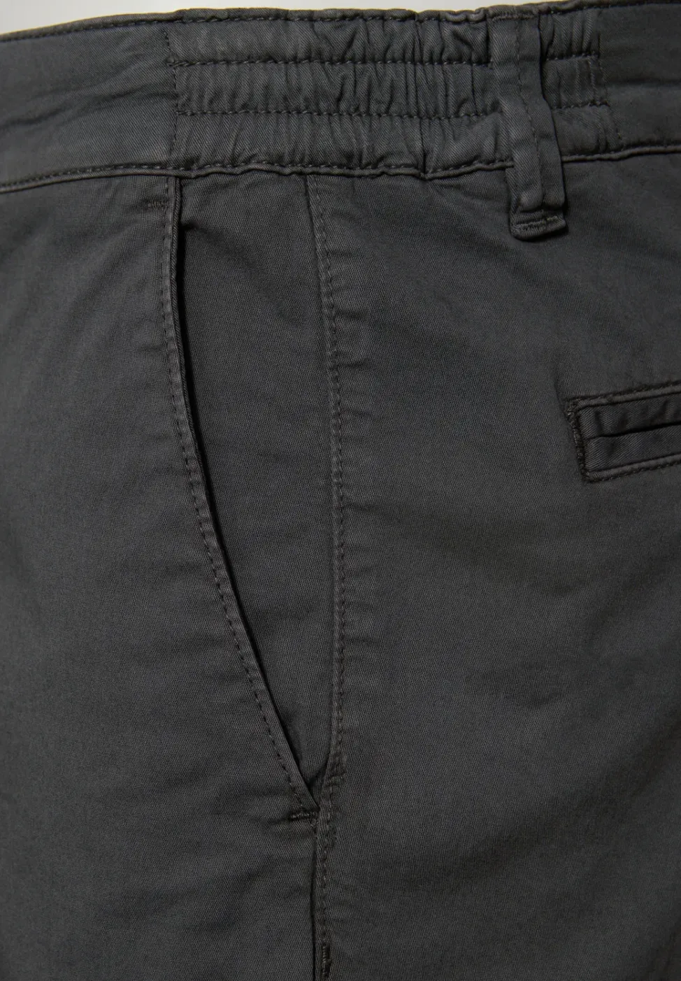 Slim Leg Chino mit Stretchbund