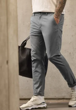 Slim Leg Chino mit Stretchbund