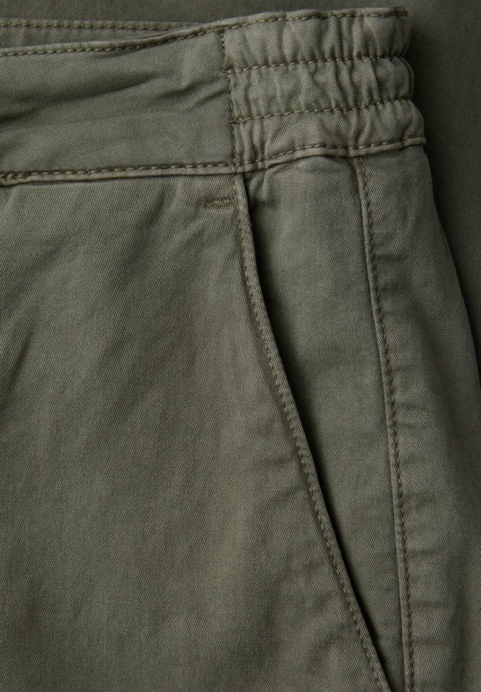 Slim Leg Chino mit Stretchbund