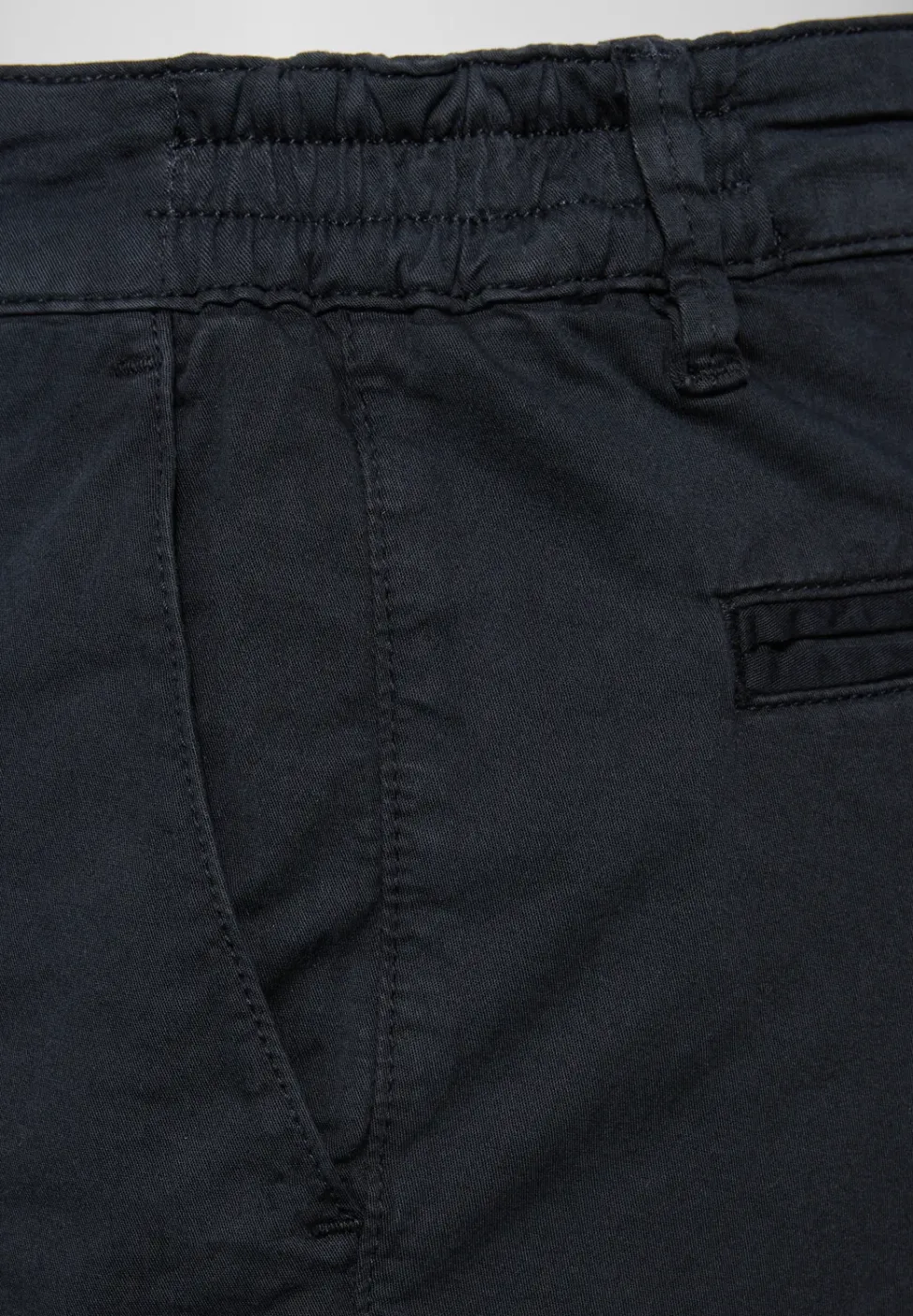 Slim Leg Chino mit Stretchbund