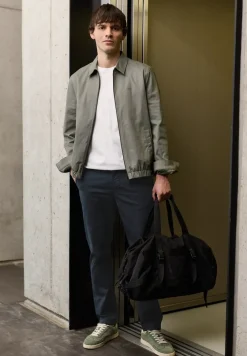 Slim Leg Chino mit Stretchbund