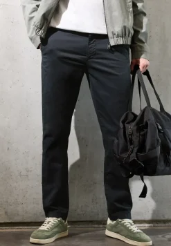 Slim Leg Chino mit Stretchbund