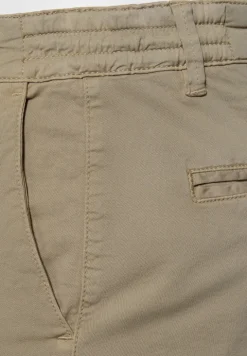 Slim Leg Chino mit Stretchbund