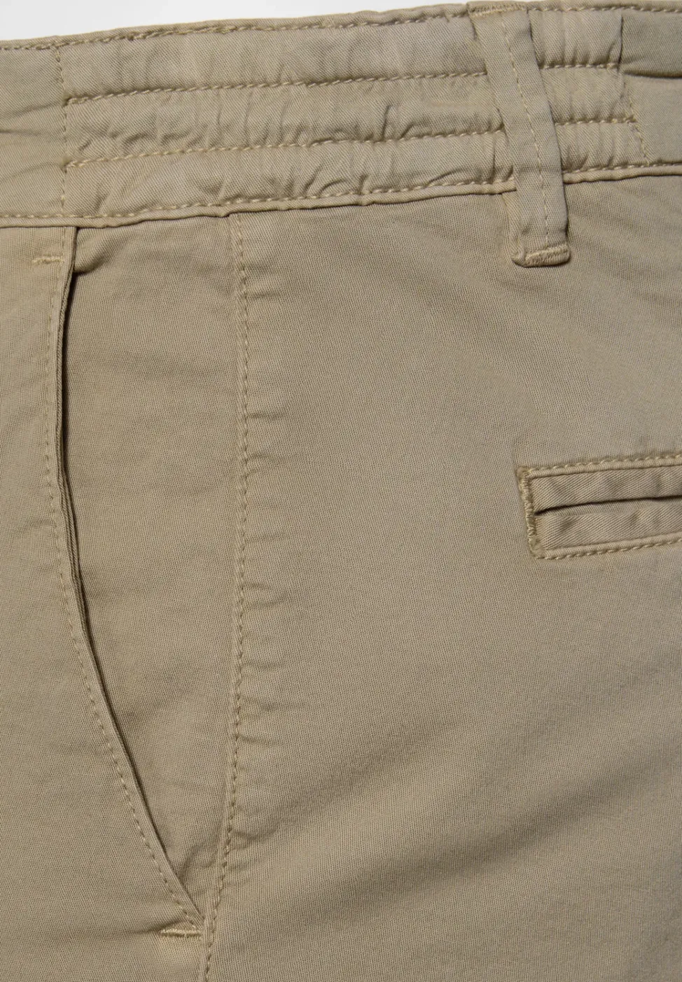 Slim Leg Chino mit Stretchbund