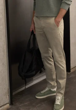 Slim Leg Chino mit Stretchbund