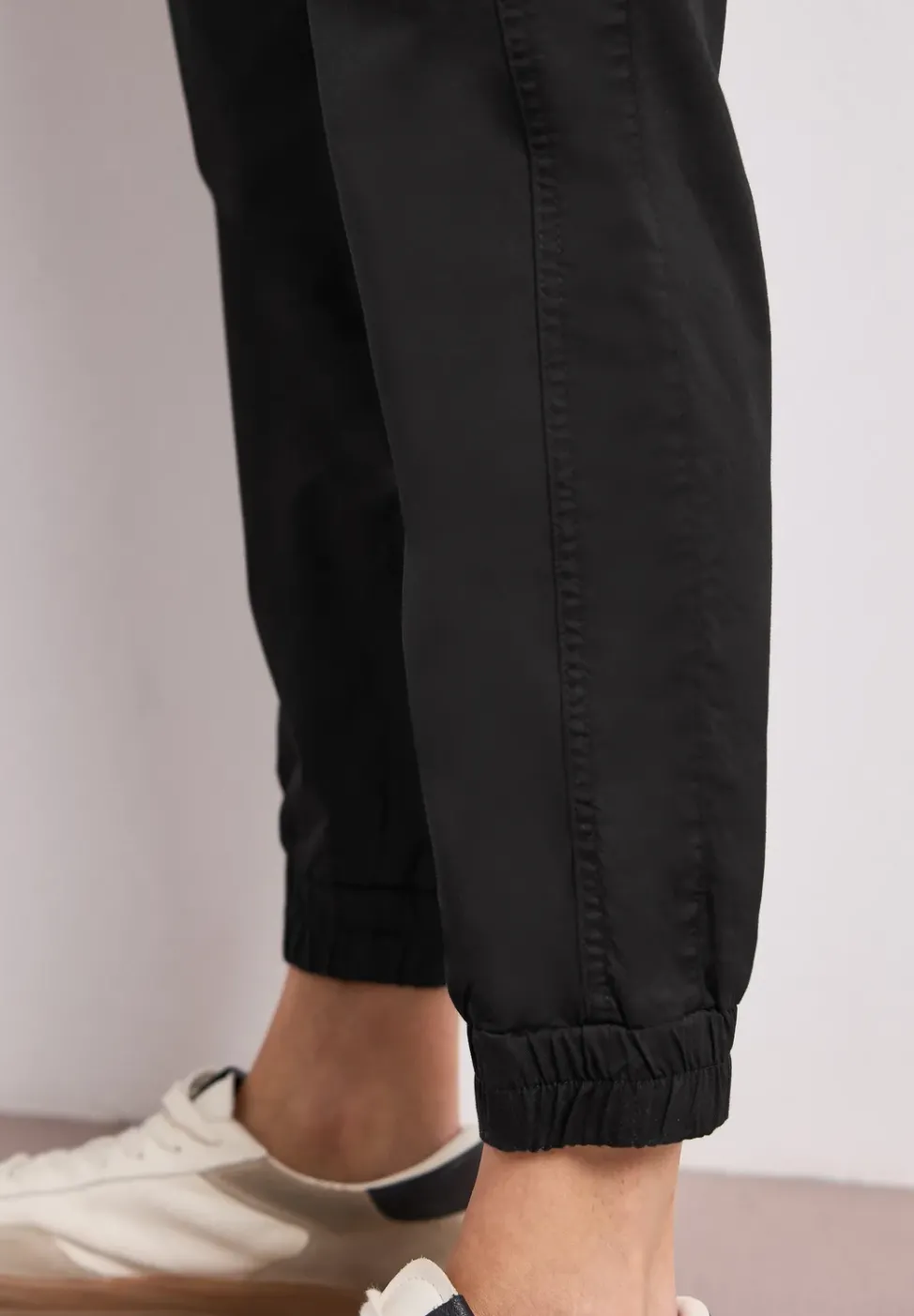 Slim Leg Hose in leichter Qualität