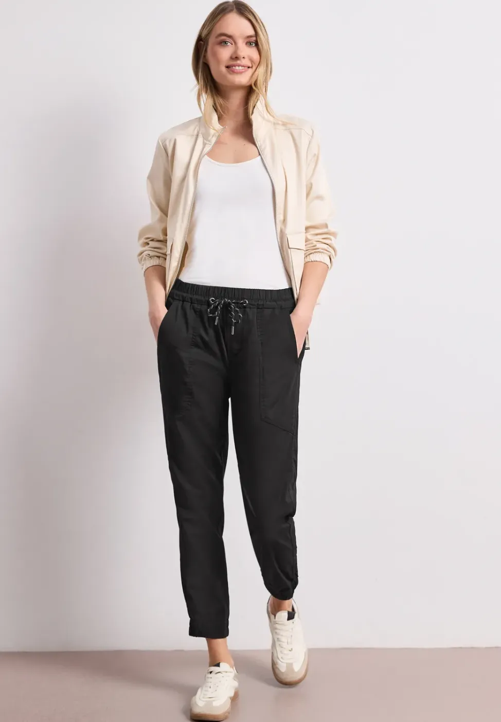 Slim Leg Hose in leichter Qualität