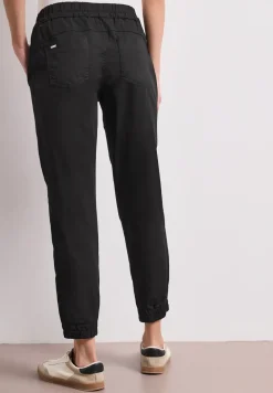 Slim Leg Hose in leichter Qualität