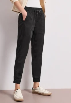 Slim Leg Hose in leichter Qualität