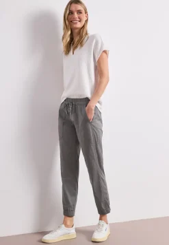Slim Leg Hose in leichter Qualität