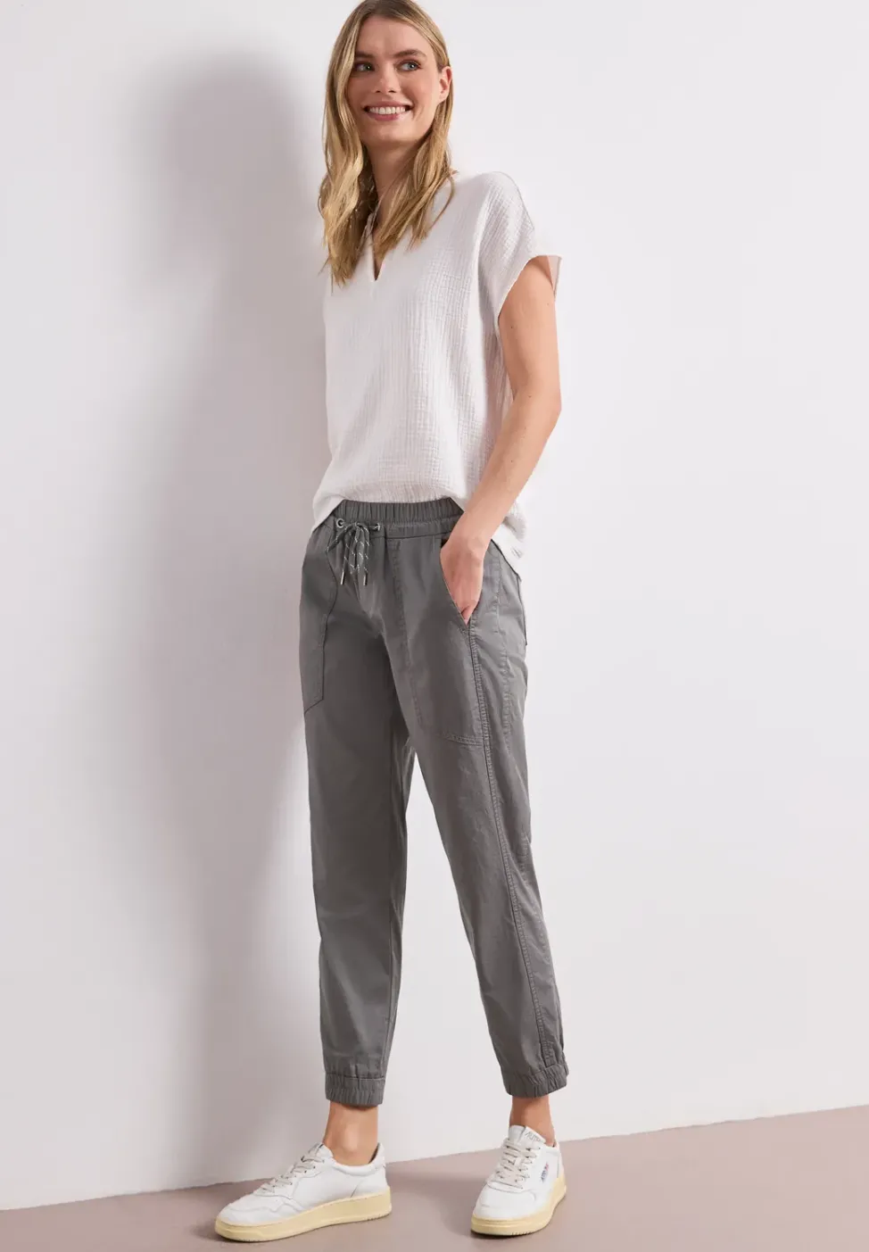 Slim Leg Hose in leichter Qualität