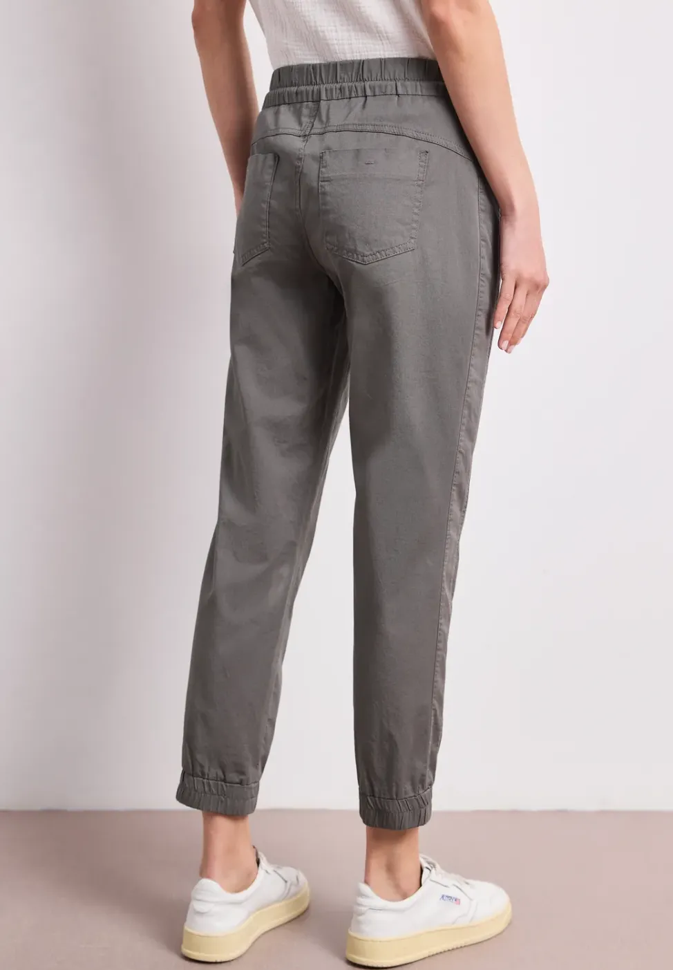 Slim Leg Hose in leichter Qualität