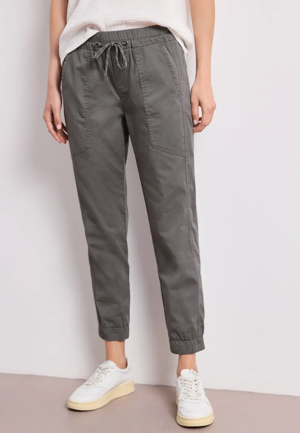 Slim Leg Hose in leichter Qualität