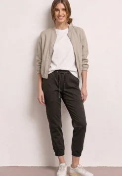 Slim Leg Hose in leichter Qualität