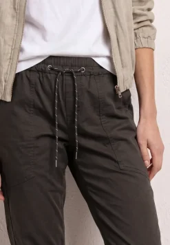 Slim Leg Hose in leichter Qualität