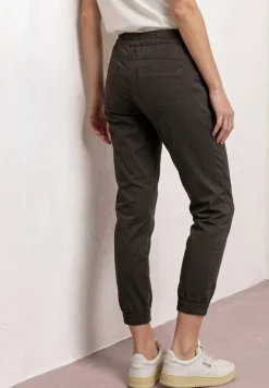 Slim Leg Hose in leichter Qualität