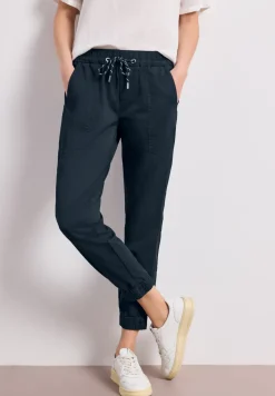 Slim Leg Hose in leichter Qualität