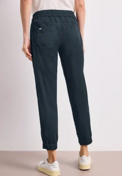 Slim Leg Hose in leichter Qualität