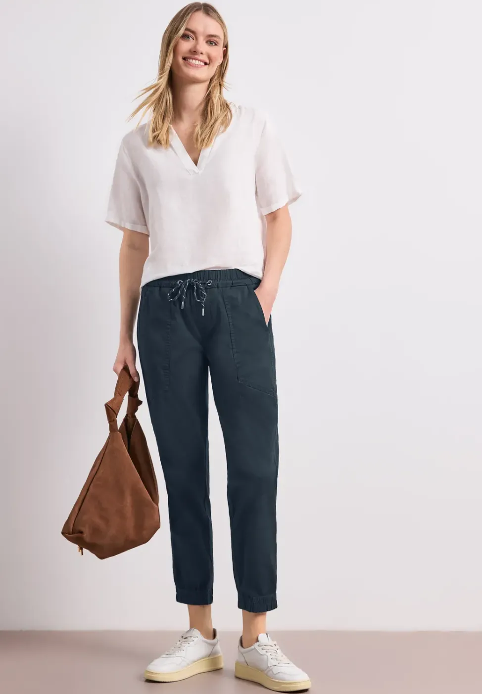 Slim Leg Hose in leichter Qualität