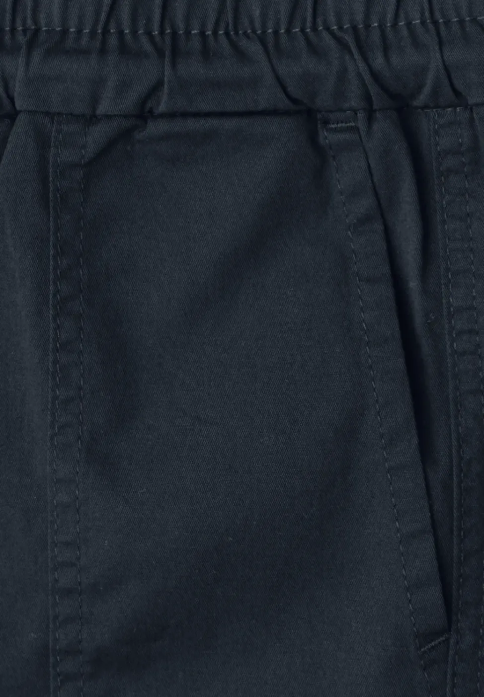 Slim Leg Hose in leichter Qualität