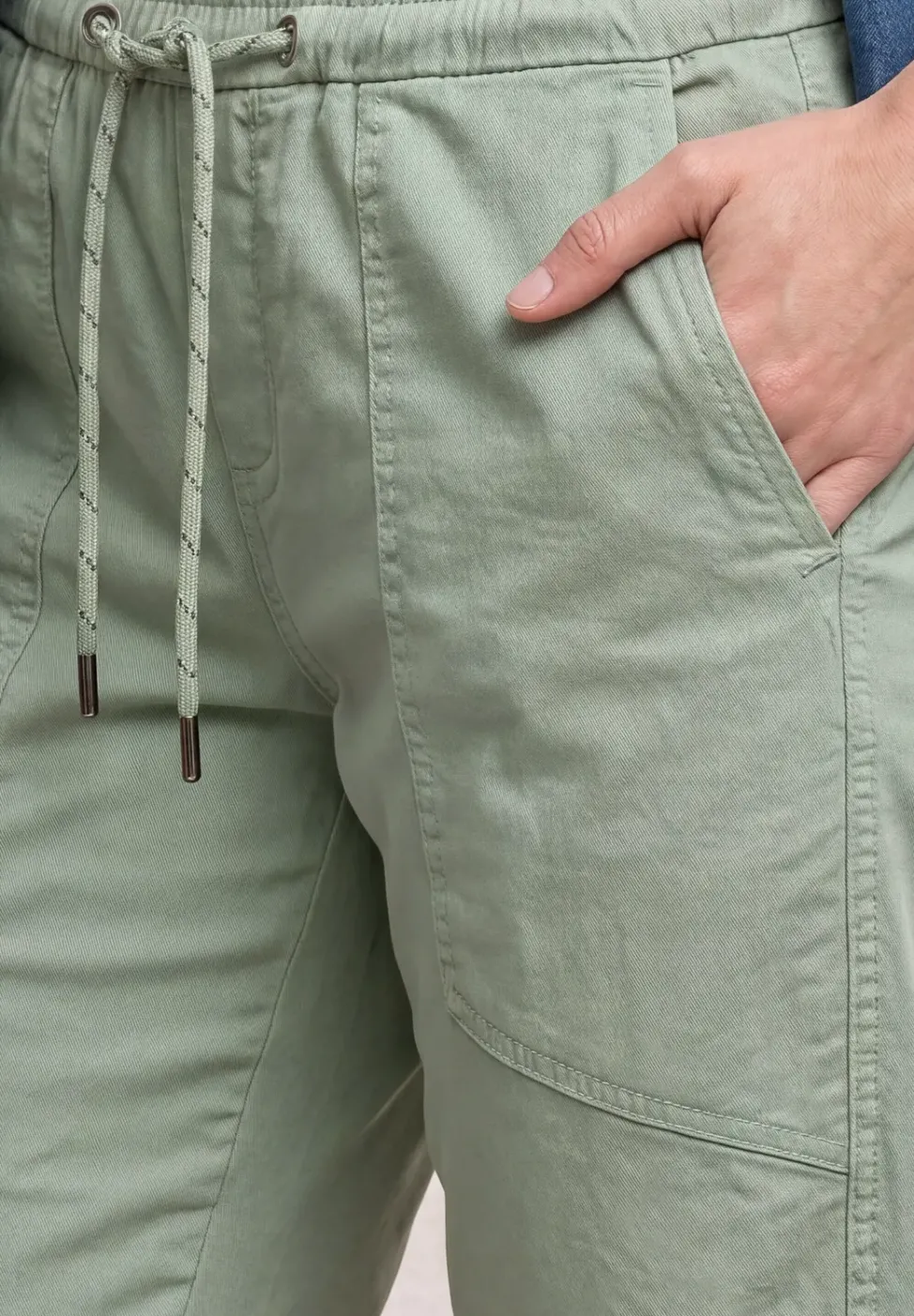 Slim Leg Hose in leichter Qualität
