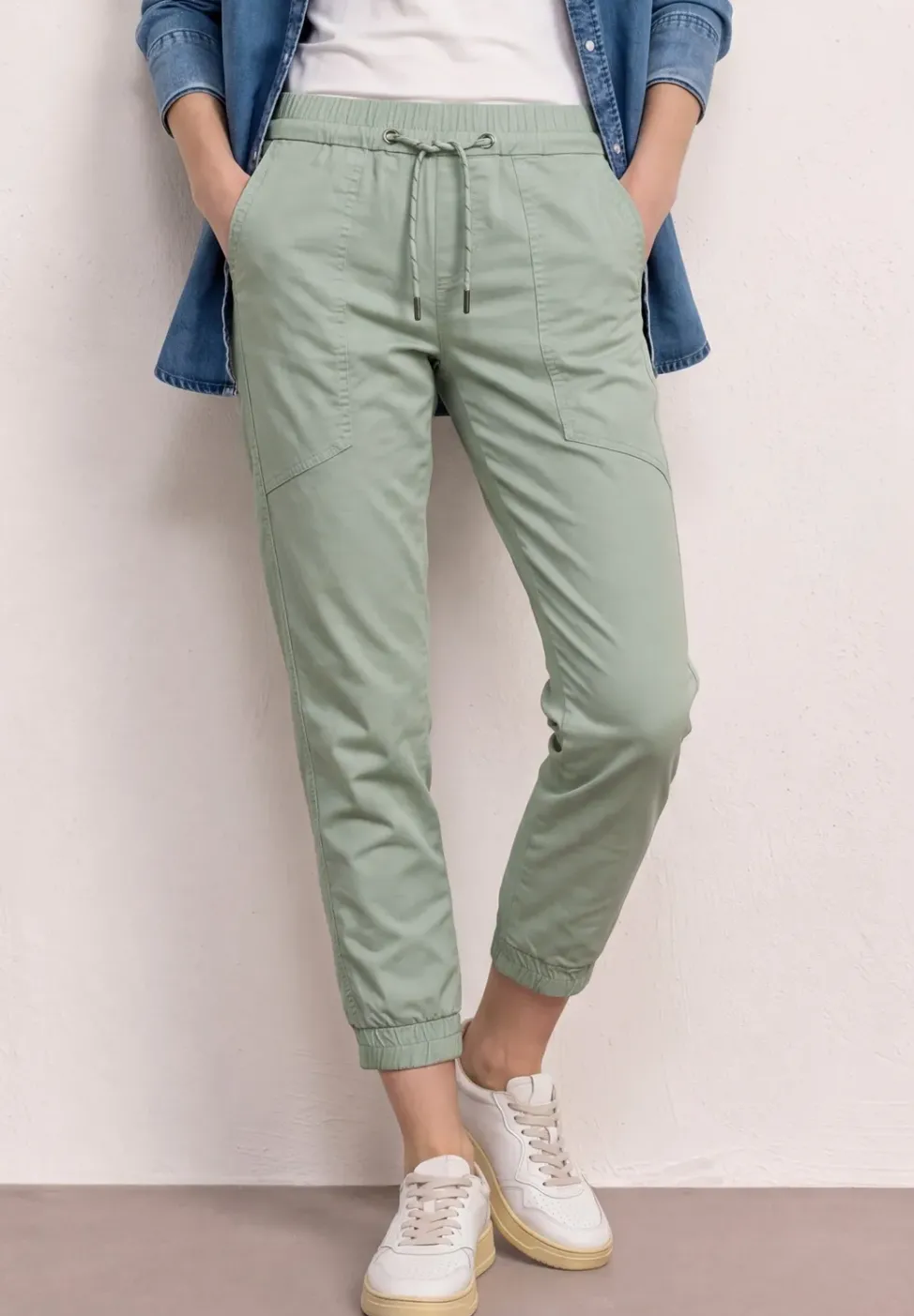 Slim Leg Hose in leichter Qualität