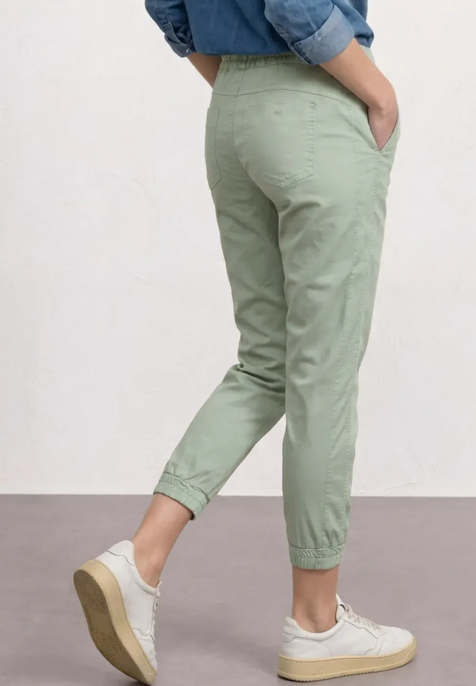 Slim Leg Hose in leichter Qualität