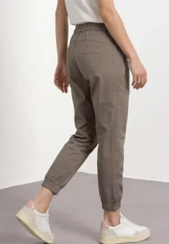 Slim Leg Hose in leichter Qualität