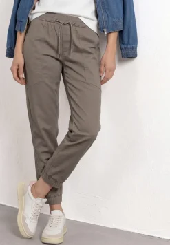 Slim Leg Hose in leichter Qualität