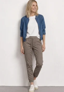 Slim Leg Hose in leichter Qualität