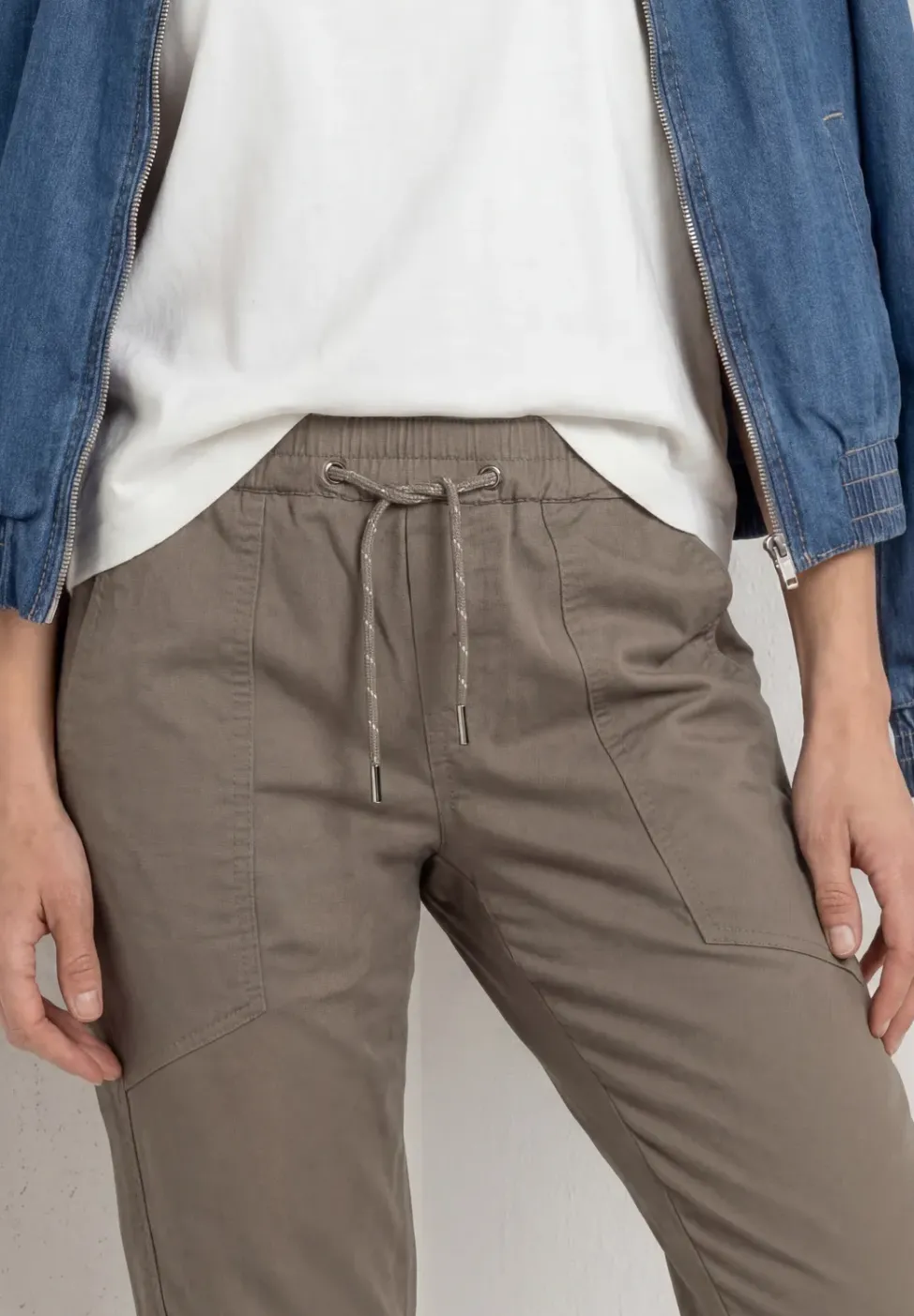 Slim Leg Hose in leichter Qualität