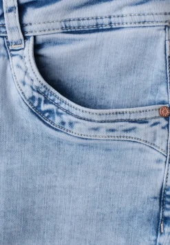 Slim Leg Jeans mit Destroyed-Details