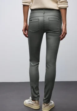 Slim Fit Coated Hose