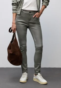 Slim Fit Coated Hose