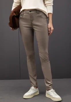 Slim Fit Coated Hose